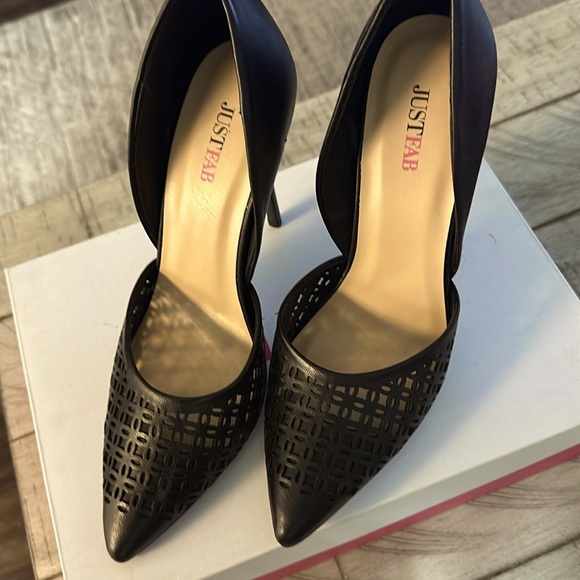 ♥️JustFab black leather heels - Picture 3 of 3